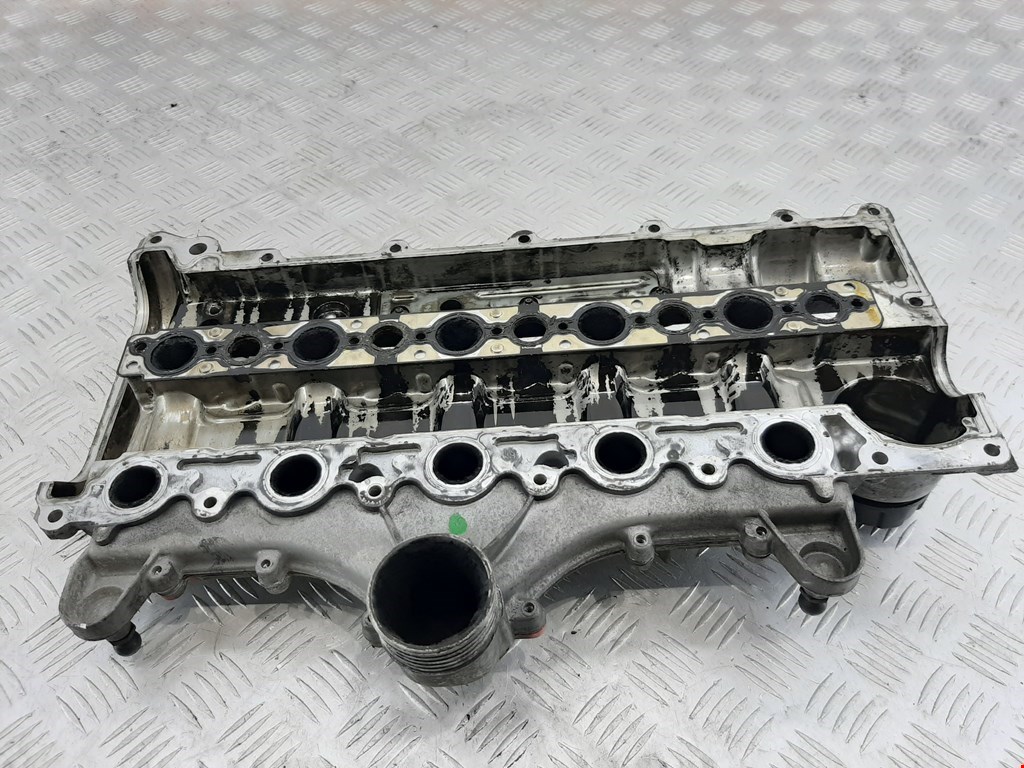 

Крышка клапанная (ГБЦ) Volvo S60, S60