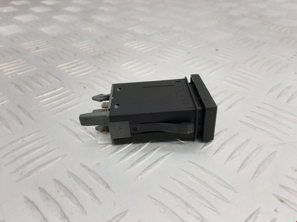 

Кнопка аварийки Volkswagen Passat 5 GP, Passat 5 GP