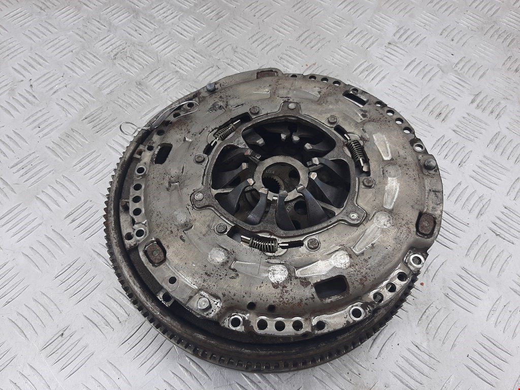 

Маховик (демпфер сцепления) Audi A3 8P, A3 8P