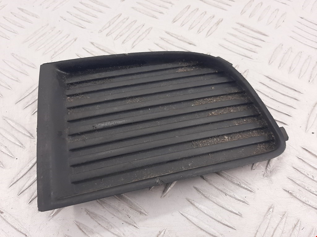 

Решетка (заглушка) в бампер правая Skoda Fabia, Fabia