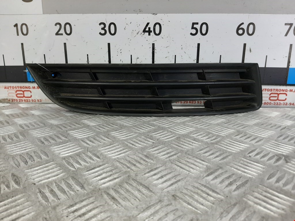 

Решетка (заглушка) в бампер правая Volkswagen Passat 6, Passat 6