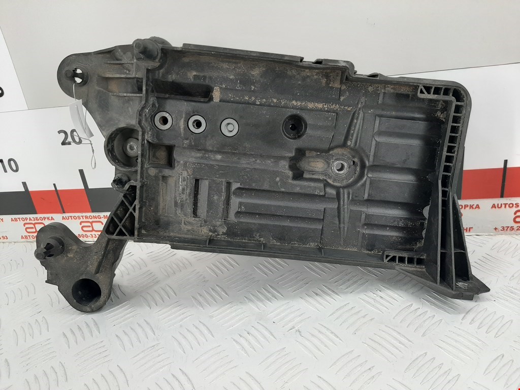 

Крепление (корпус) аккумулятора Audi A3 8V, A3 8V