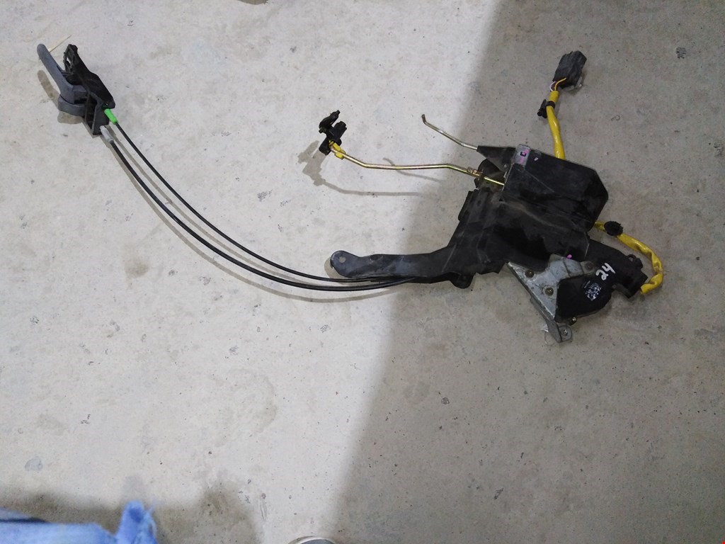 

Замок двери передней левой Toyota Rav4 2, Rav4 2