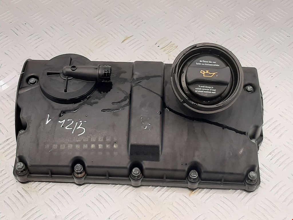 

Крышка клапанная (ГБЦ) Volkswagen Golf 4, Golf 4