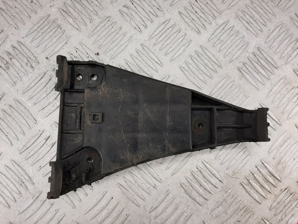 

Кронштейн (крепление) переднего бампера правый Audi A4 B5, A4 B5