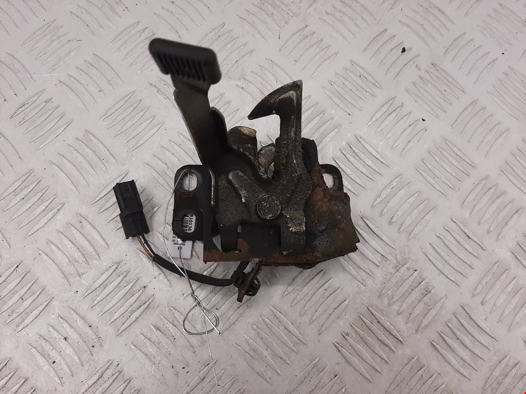 

Замок капота Honda Civic 8, Civic 8