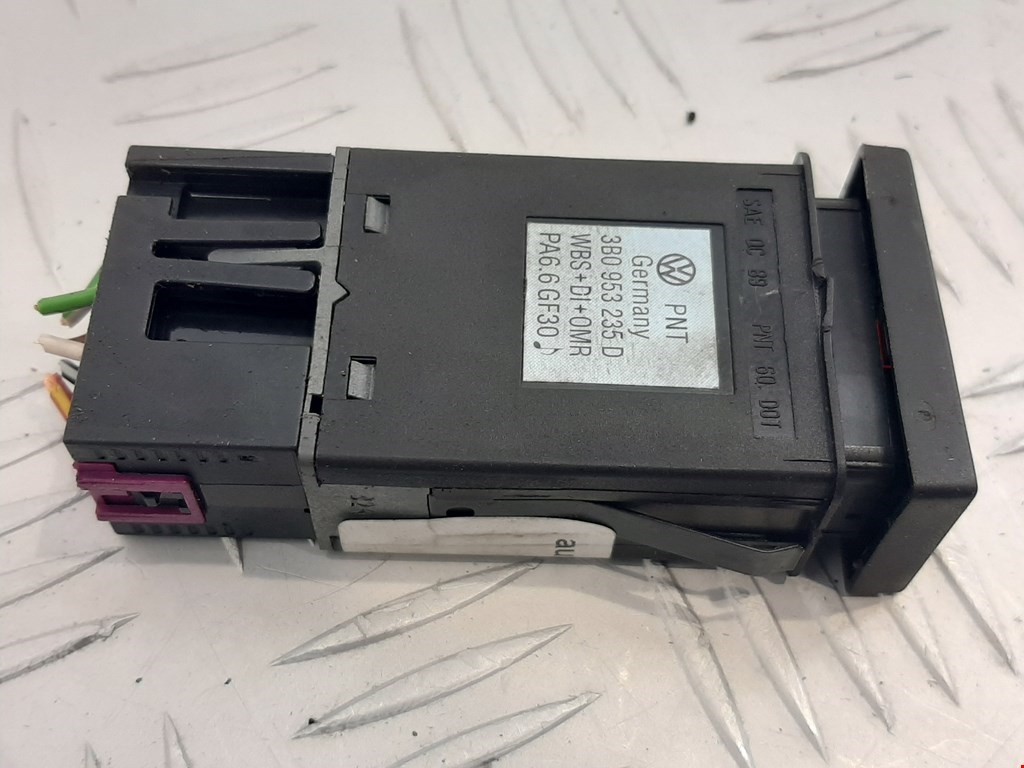 

Кнопка аварийки Volkswagen Passat 5 GP, Passat 5 GP
