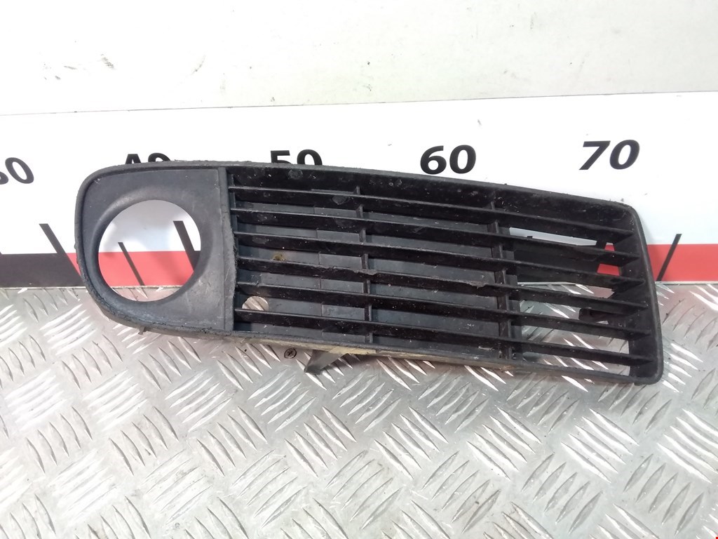 

Решетка (заглушка) в бампер правая Audi A6 C5, A6 C5