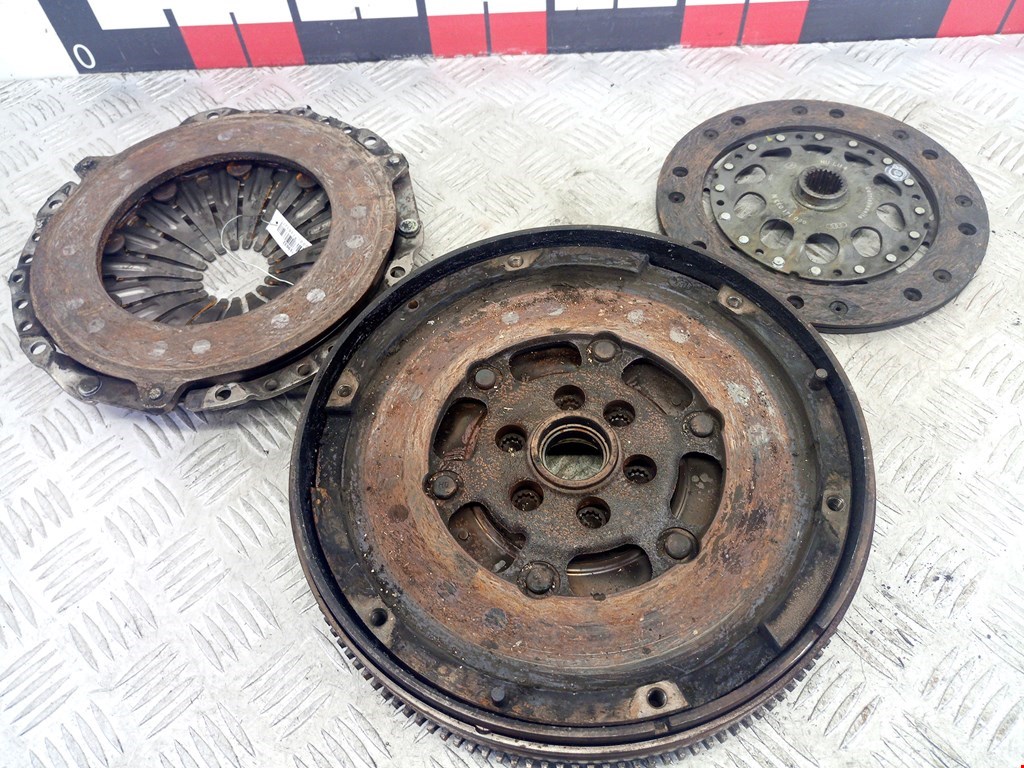 

Маховик (демпфер сцепления) Volkswagen Passat 5 GP, Passat 5 GP
