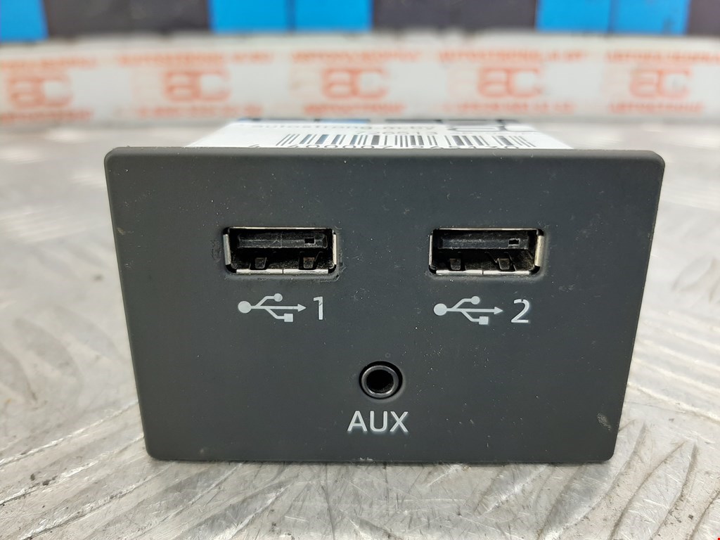 

Разъем AUX / USB Audi A3 8V, A3 8V