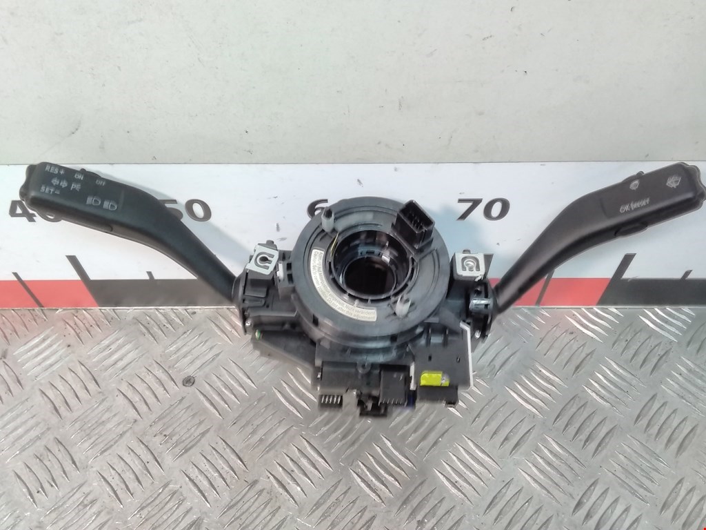 

Переключатель поворотов и дворников (стрекоза) Volkswagen Jetta (1K5), Jetta (1K5)