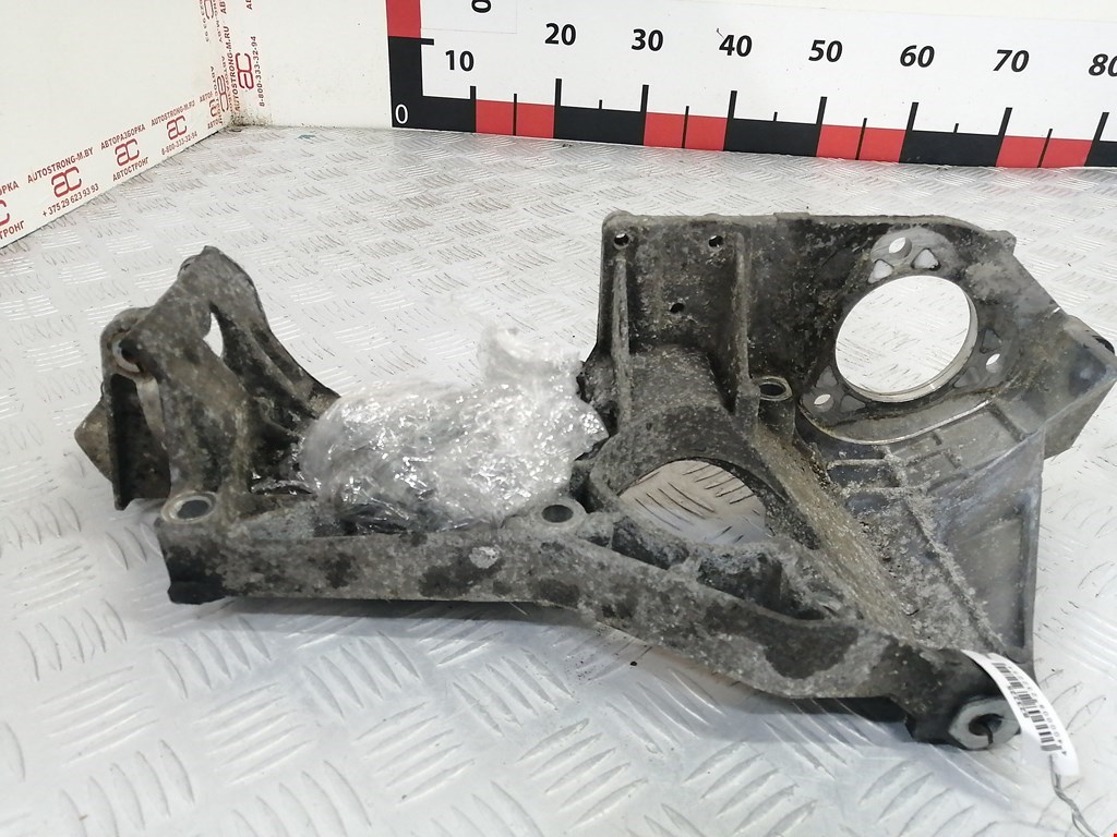 

Кронштейн генератора Volkswagen Golf 4, Golf 4