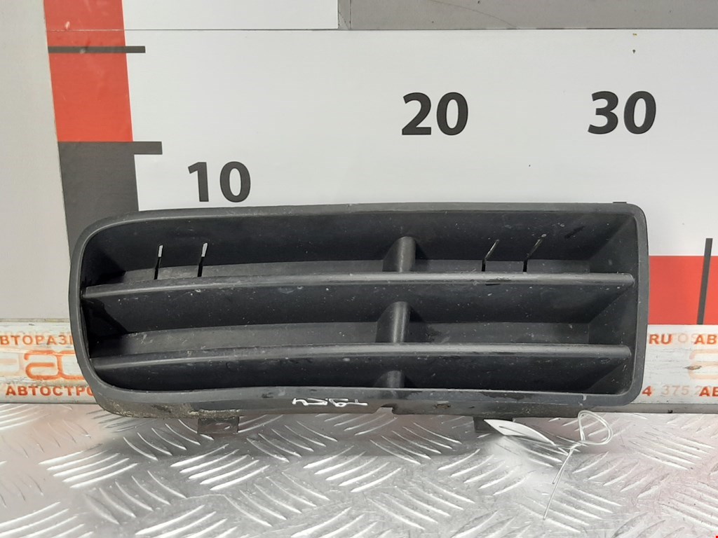 

Решетка (заглушка) в бампер правая Volkswagen Golf 4, Golf 4