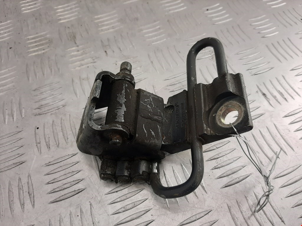 

Петля двери передней правой Volkswagen Passat 5, Passat 5