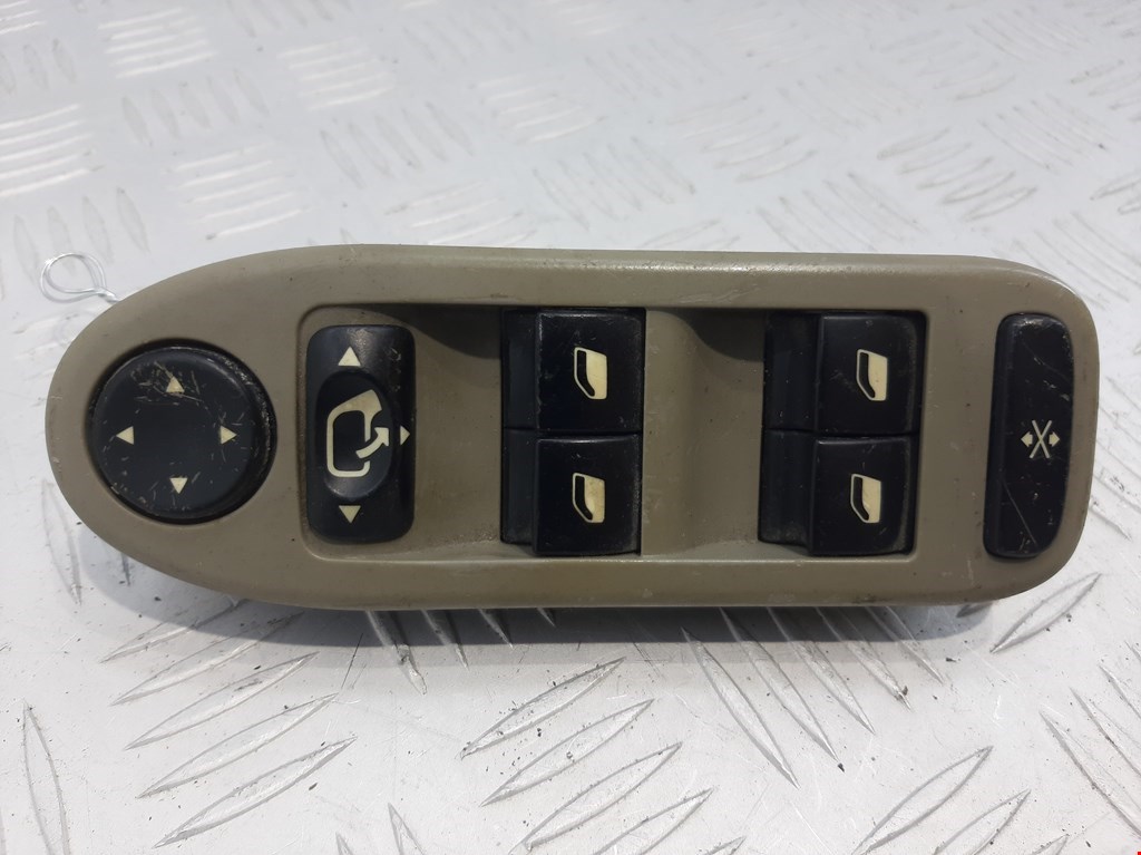 

Блок управления стеклоподъемниками Citroen C5 1, C5 1