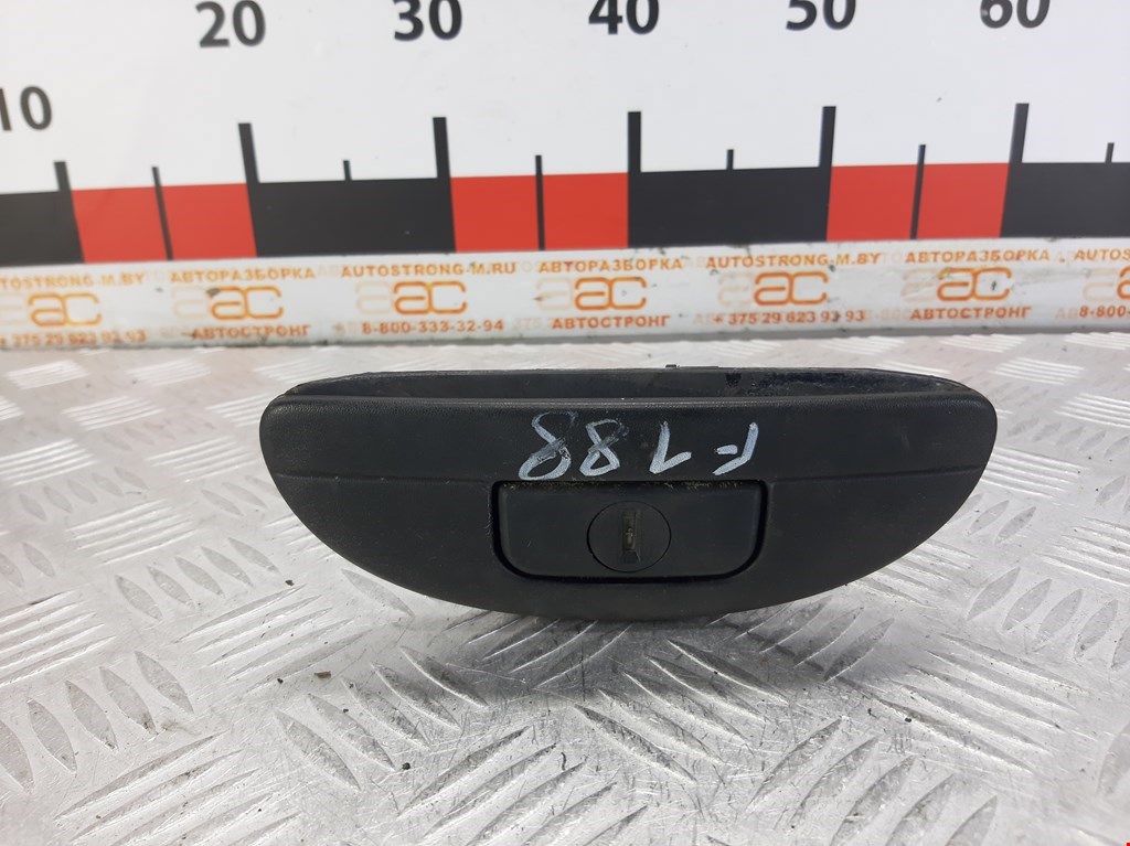

Ручка крышки багажника Renault Scenic 1, Scenic 1