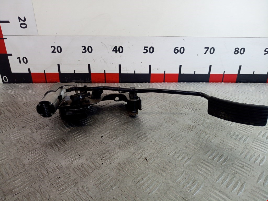

Педаль газа Mitsubishi Carisma, Carisma