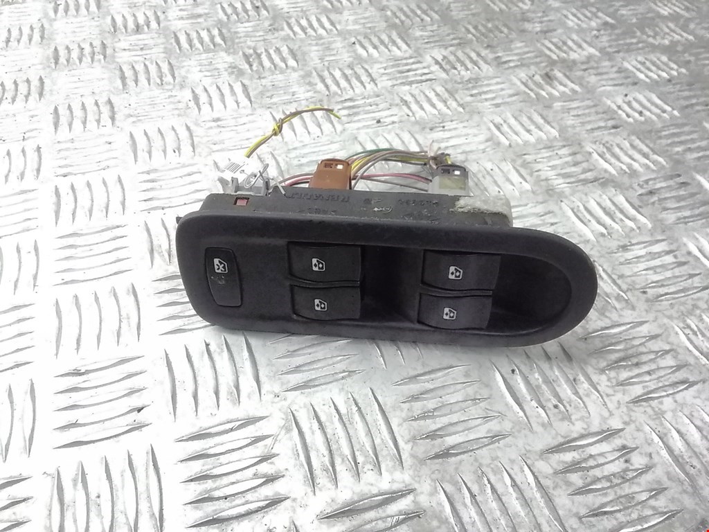 

Блок управления стеклоподъемниками Renault Scenic 2, Scenic 2