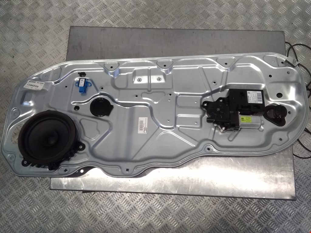 

Стеклоподъемник электрический двери передней правой Volvo C30, C30