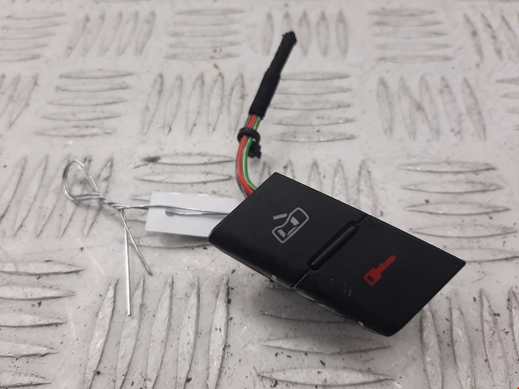 

Кнопка центрального замка Audi A2, A2