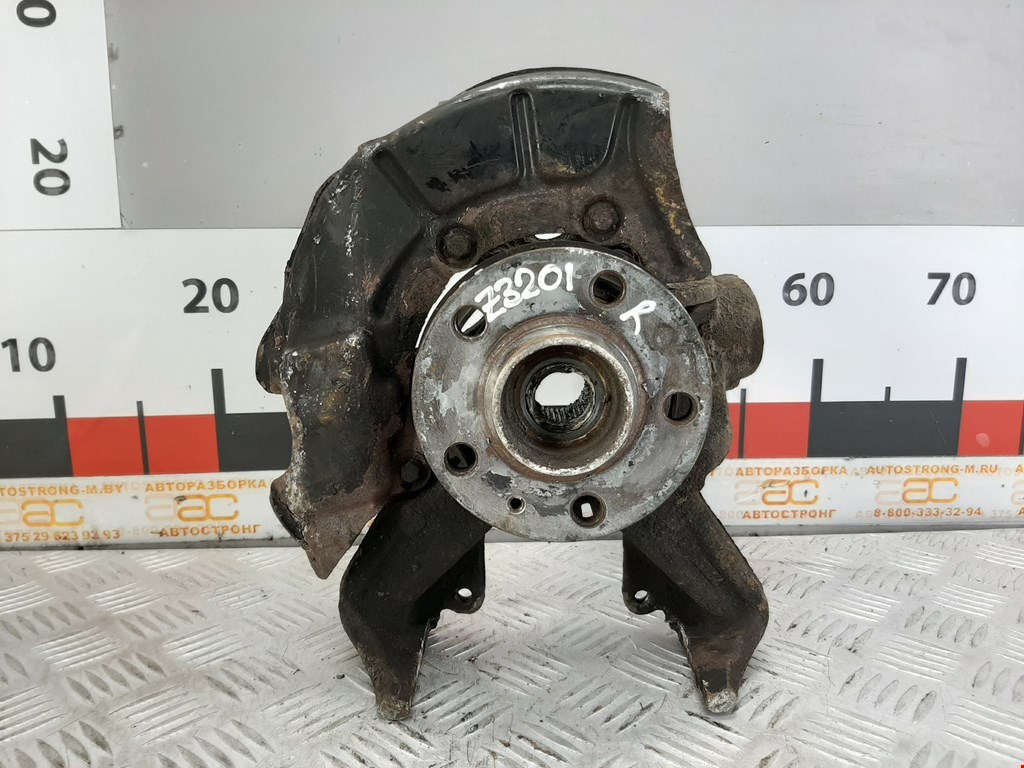 

Ступица (кулак цапфа) передняя правая Audi A3 8L, A3 8L