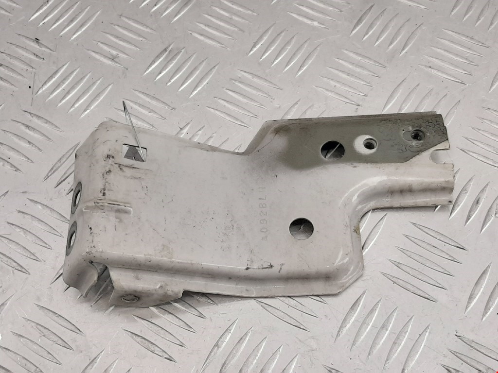 

Кронштейн (крепление) переднего бампера левый Ford Escape (1N2), Escape (1N2)