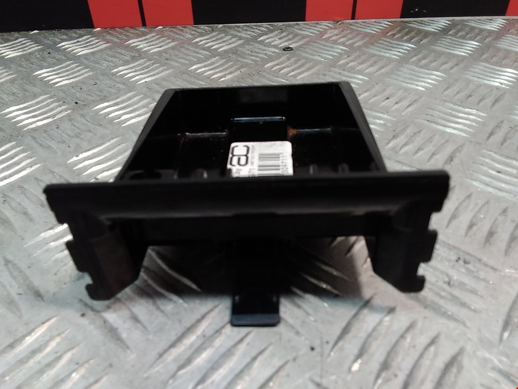 

Пепельница передняя Volkswagen T4, T4