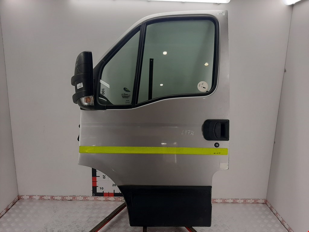 Обшивка двери iveco daily