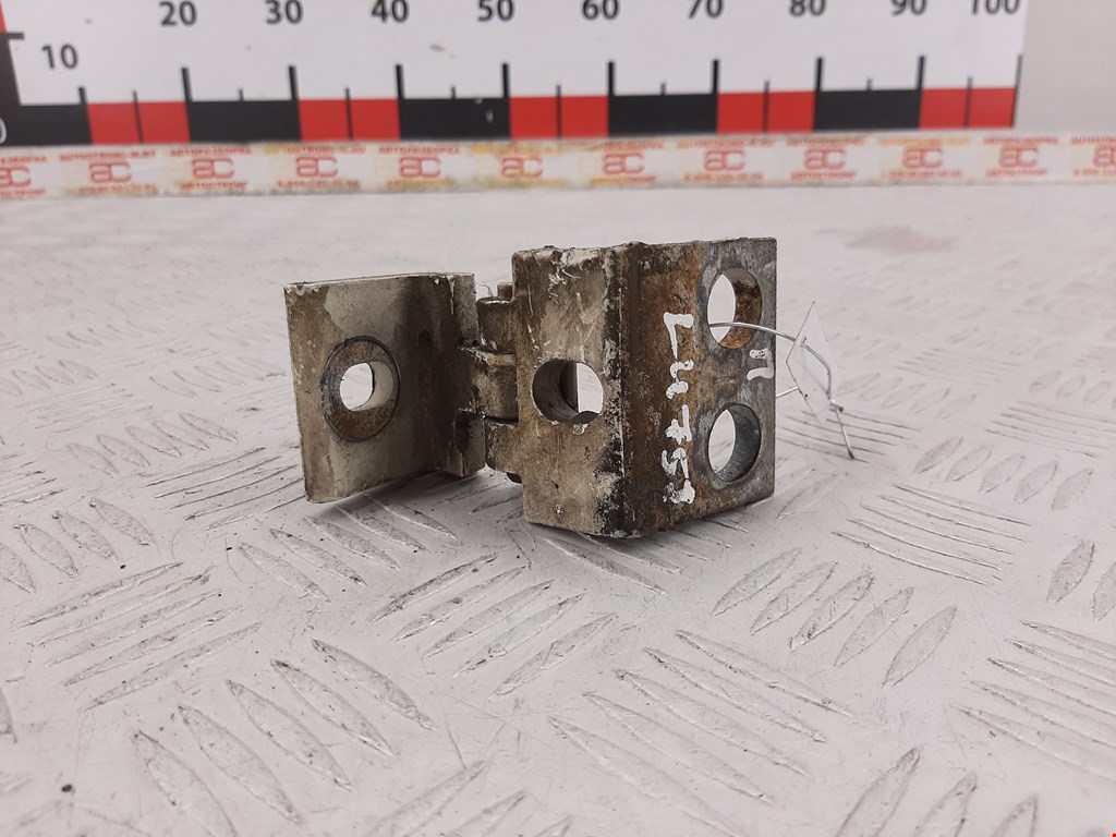 

Петля двери передней правой Volkswagen T4, T4