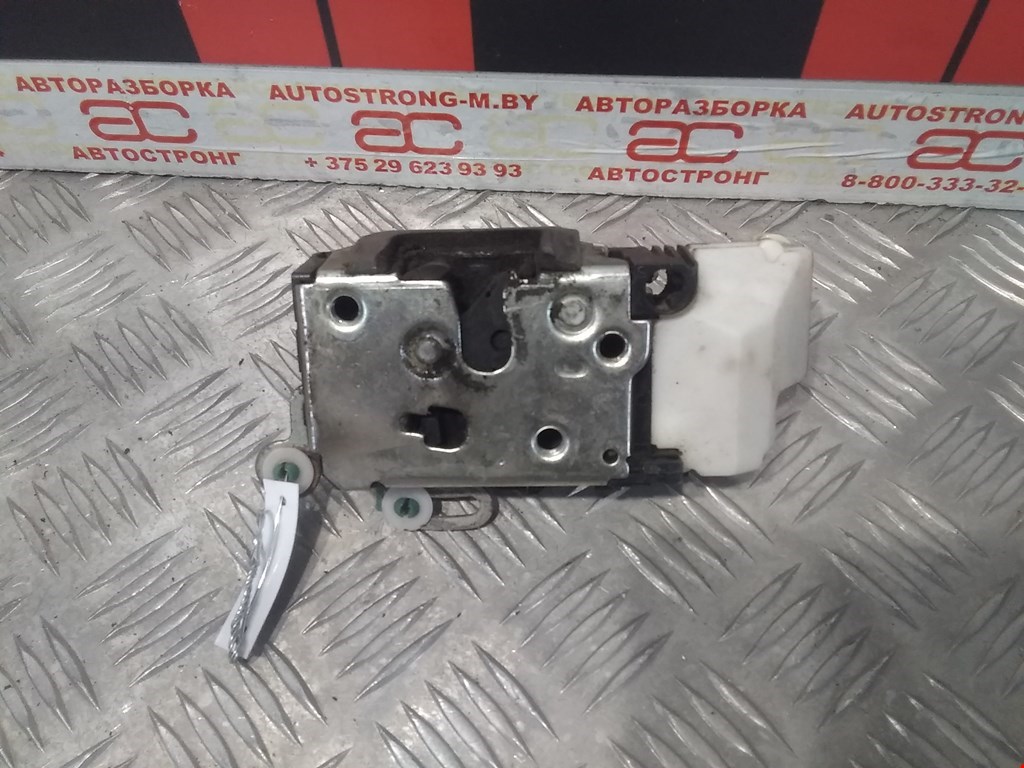 

Замок двери передней левой Audi A4 B8, A4 B8