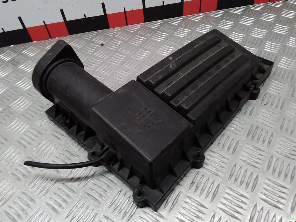 

Корпус воздушного фильтра Volkswagen Passat 6, Passat 6