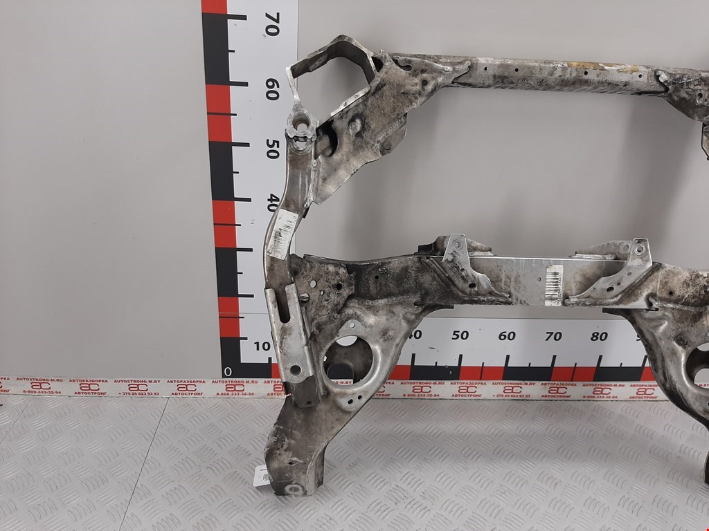 Подрамник номера. Подрамник BMW e90. Подрамник аудио 100 43 кузов. Передний подрамник. Передний подрамник БМВ.
