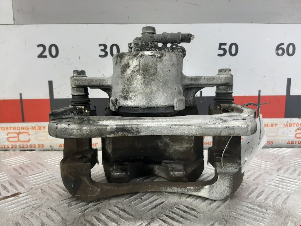 

Суппорт передний правый Toyota Camry (XV50), Camry (XV50)