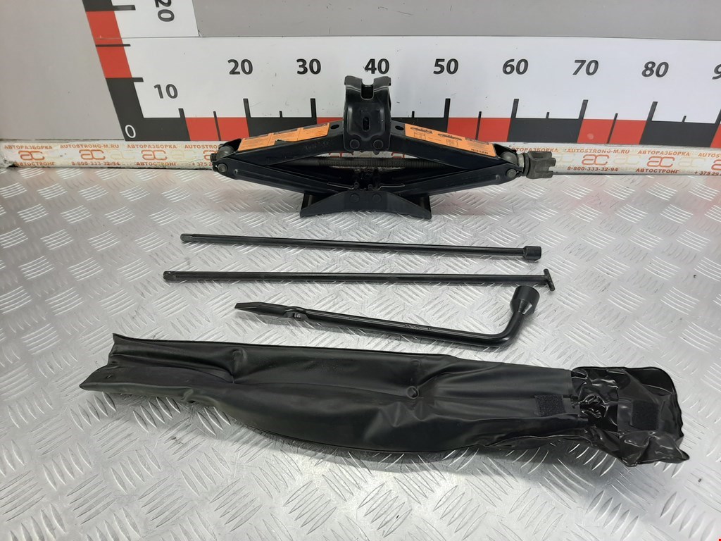 

Домкрат Nissan Armada (TA60), Armada (TA60)