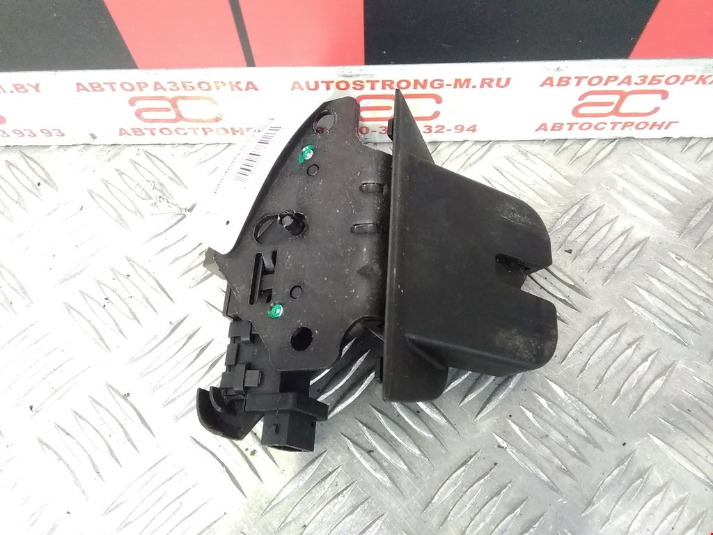 

Замок крышки (двери) багажника Audi A4 B7, A4 B7