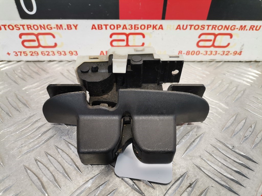 

Замок крышки (двери) багажника Renault Scenic 2, Scenic 2