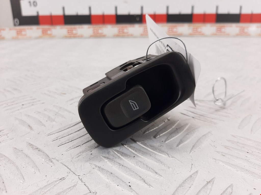 

Кнопка стеклоподъемника Volvo S80, S80