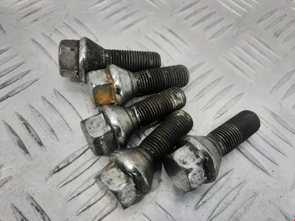 

Болт (гайка) колеса Volvo S80, S80