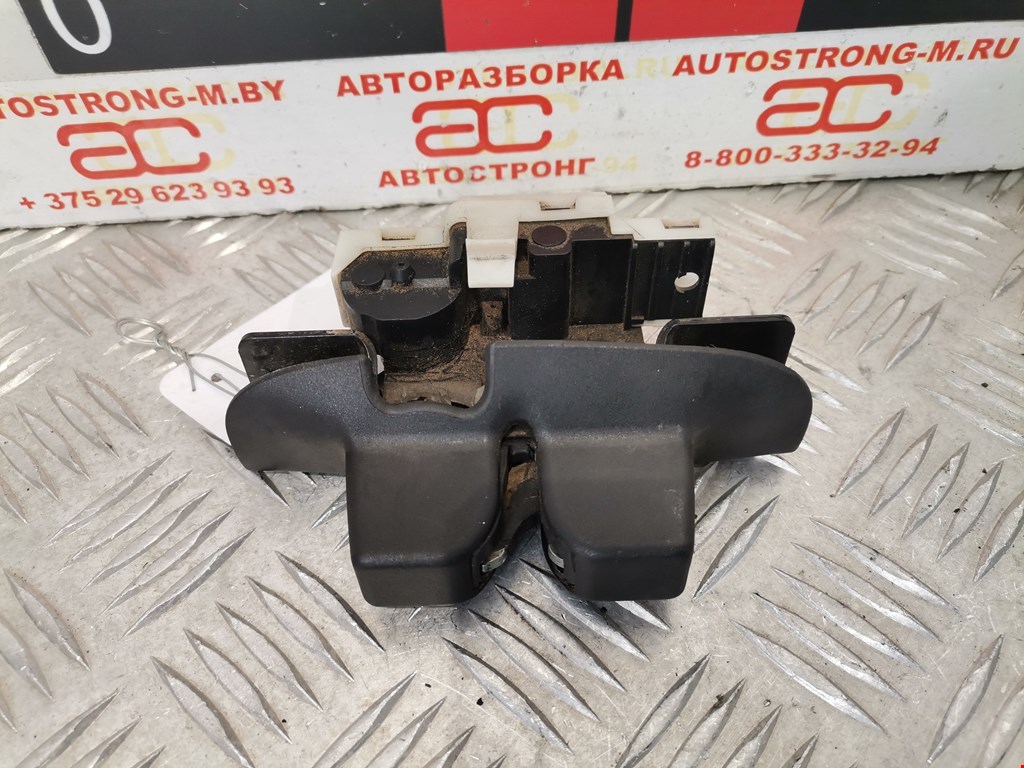 

Замок крышки (двери) багажника Renault Scenic 2, Scenic 2