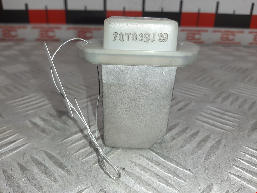 Где находится резистор печки ниссан кашкай j11 277614BA0A Резистор (сопротивление) печки