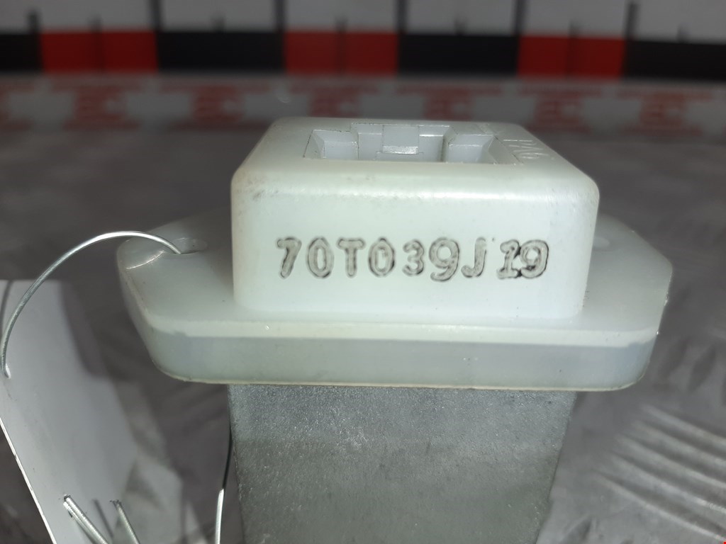 Где находится резистор печки ниссан кашкай j11 277614BA0A Резистор (сопротивление) печки