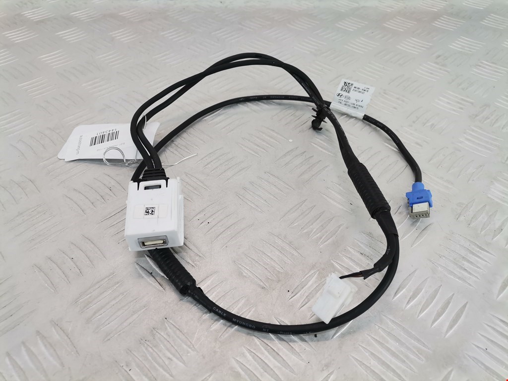 Хендай аукс. Разъем aux+USB для Hyundai Solaris. Разъем aux USB Hyundai Саната НФ. Разъем USB для Hyundai Solaris. 96120h5470.