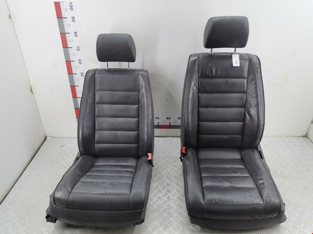 Салон (сидения) комплект Volkswagen Touareg 1 (2002-2010) купить по цене  45460руб. 7L6881405AF 1824242 магазин бу автозапчастей Partobo