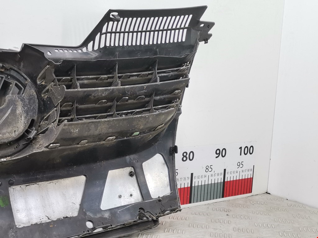 Решетка радиатора VOLKSWAGEN Jetta V 2005-2011