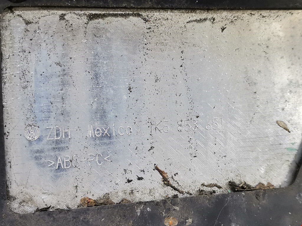 Решетка радиатора VOLKSWAGEN Jetta V 2005-2011