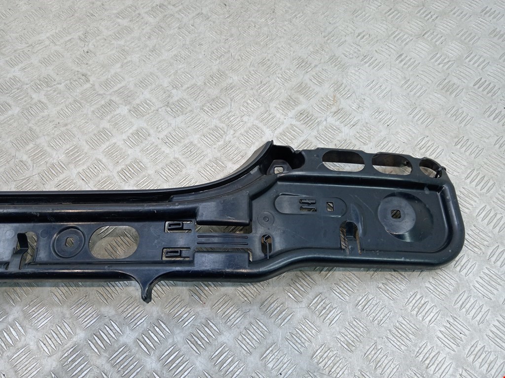 Кронштейн заднего бампера центральный BMW 5er 5 серия E60/E61 2003-2010