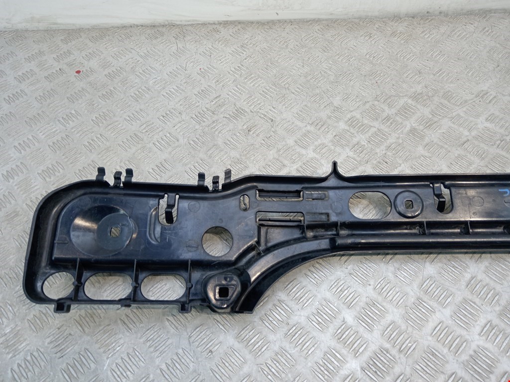 Кронштейн заднего бампера центральный BMW 5er 5 серия E60/E61 2003-2010