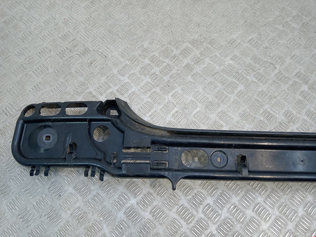 Кронштейн заднего бампера центральный BMW 5er 5 серия E60/E61 2003-2010