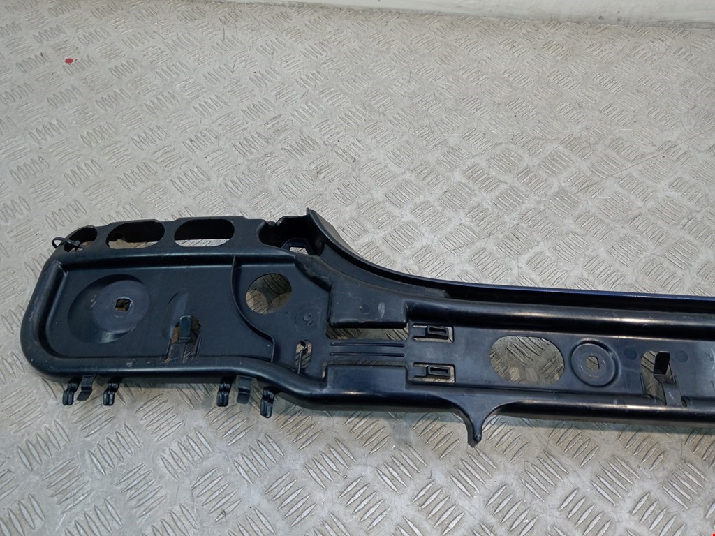 Кронштейн заднего бампера центральный BMW 5er 5 серия E60/E61 2003-2010