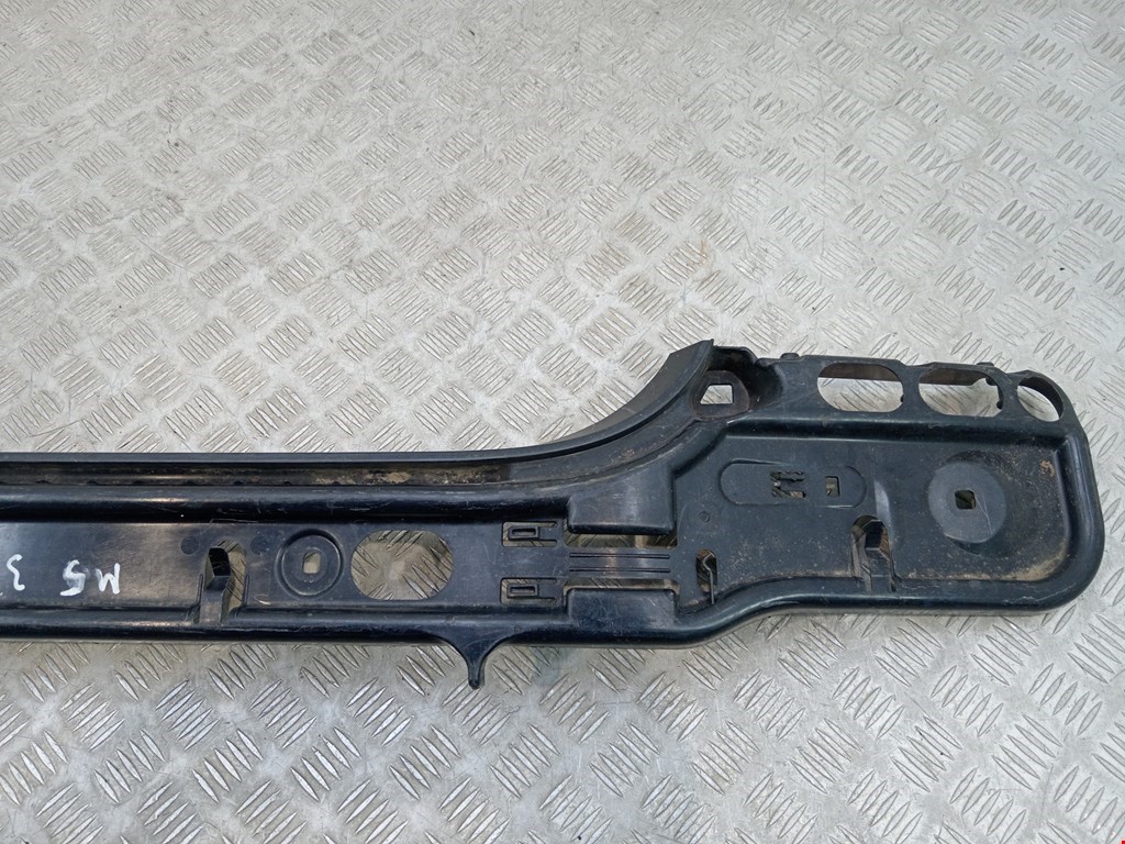 Кронштейн заднего бампера центральный BMW 5er 5 серия E60/E61 2003-2010